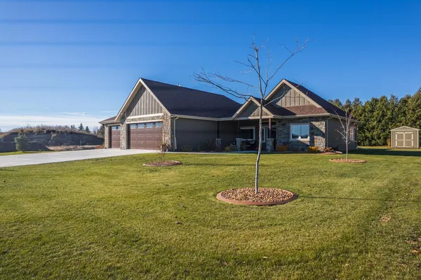 $775,000 | 626 Lake Forest Circle, Detroit Lakes, MN 56501