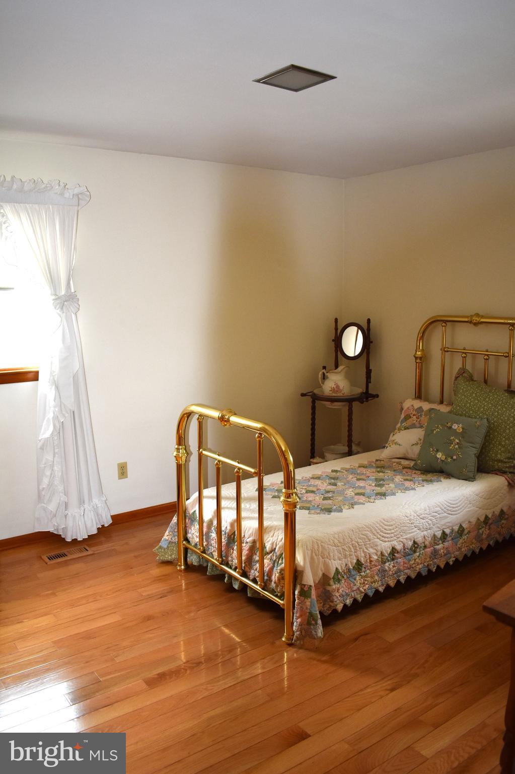 5211 Harney Road Taneytown, MD 21787 - Photo 10 of 20 B edroom 2