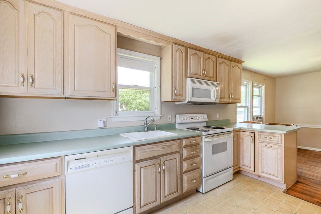 8 Knowles Road Worcester, MA 01602 - Photo 11 of 32