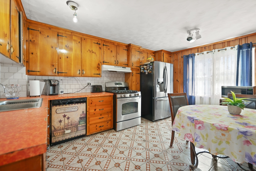 464 Lawton Street Fall River, MA 02721 - Photo 13 of 27 Gallery Image 13