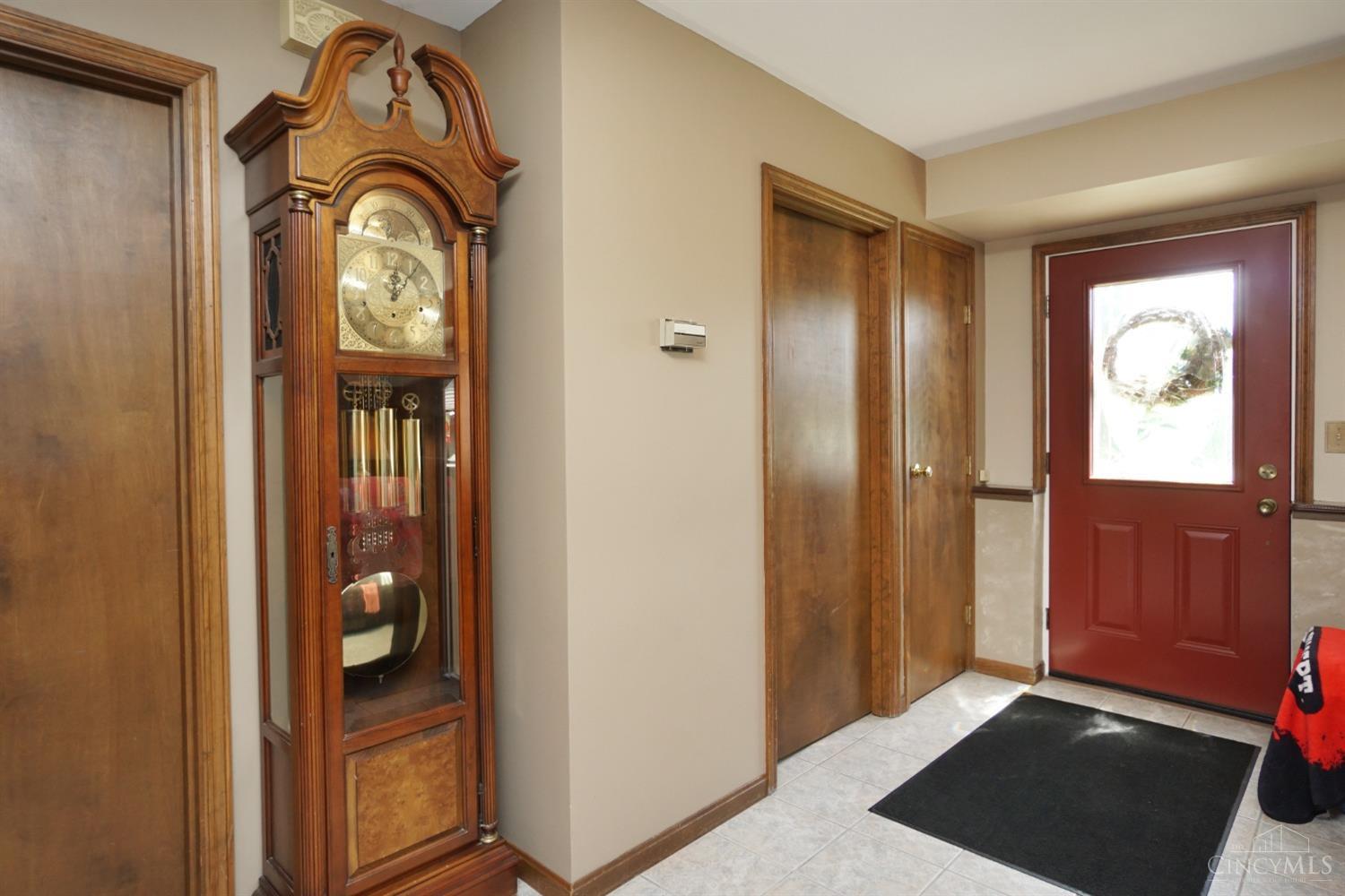 7261 Pippin Road Cincinnati, OH 45239 - Photo 3 of 33 Gallery Image 3