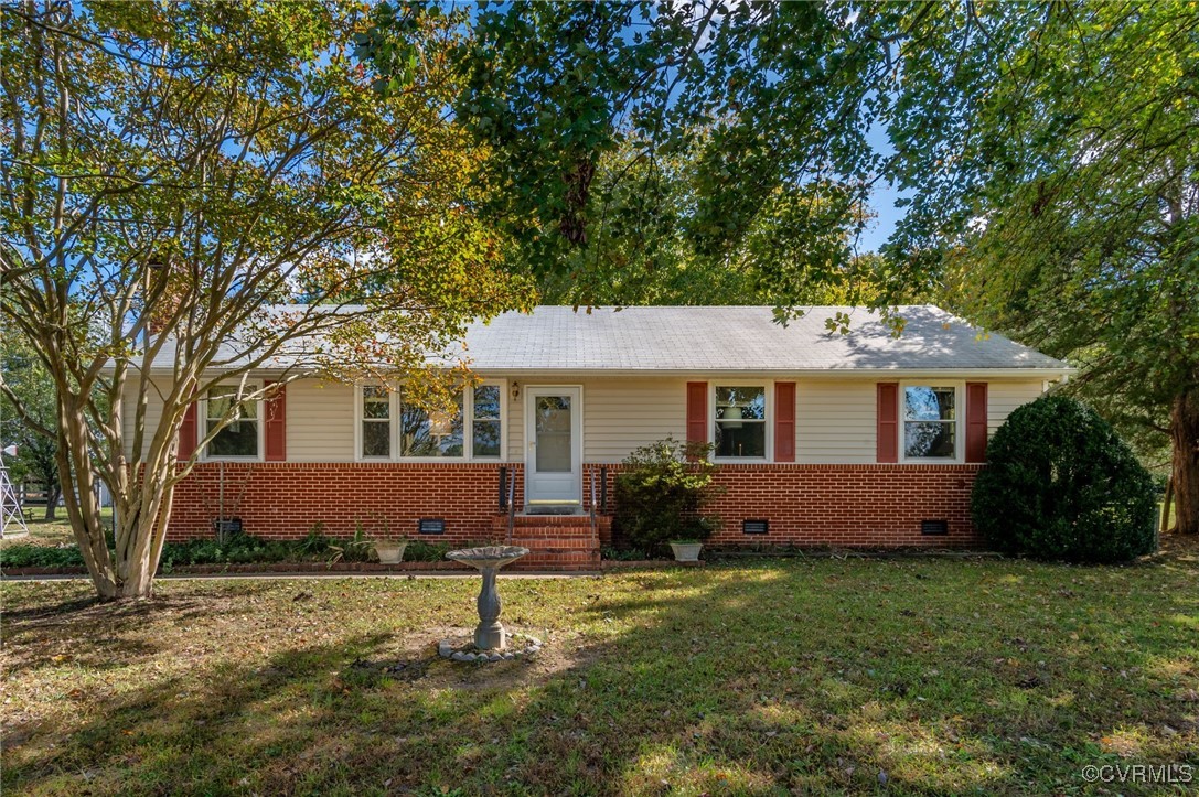 10522 Summer Hill Road Mechanicsville, VA 23116 - Photo 1 of 48 a front view of a house with garden