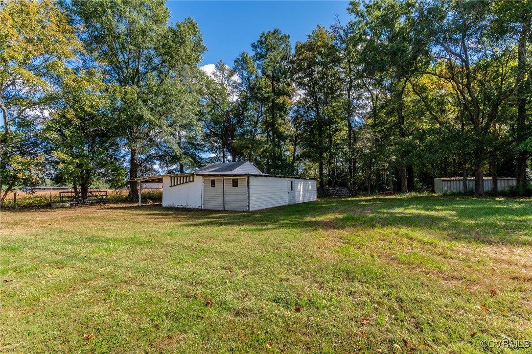 10522 Summer Hill Road Mechanicsville, VA 23116 - Photo 26 of 48 a backyard of a house with lots of green space