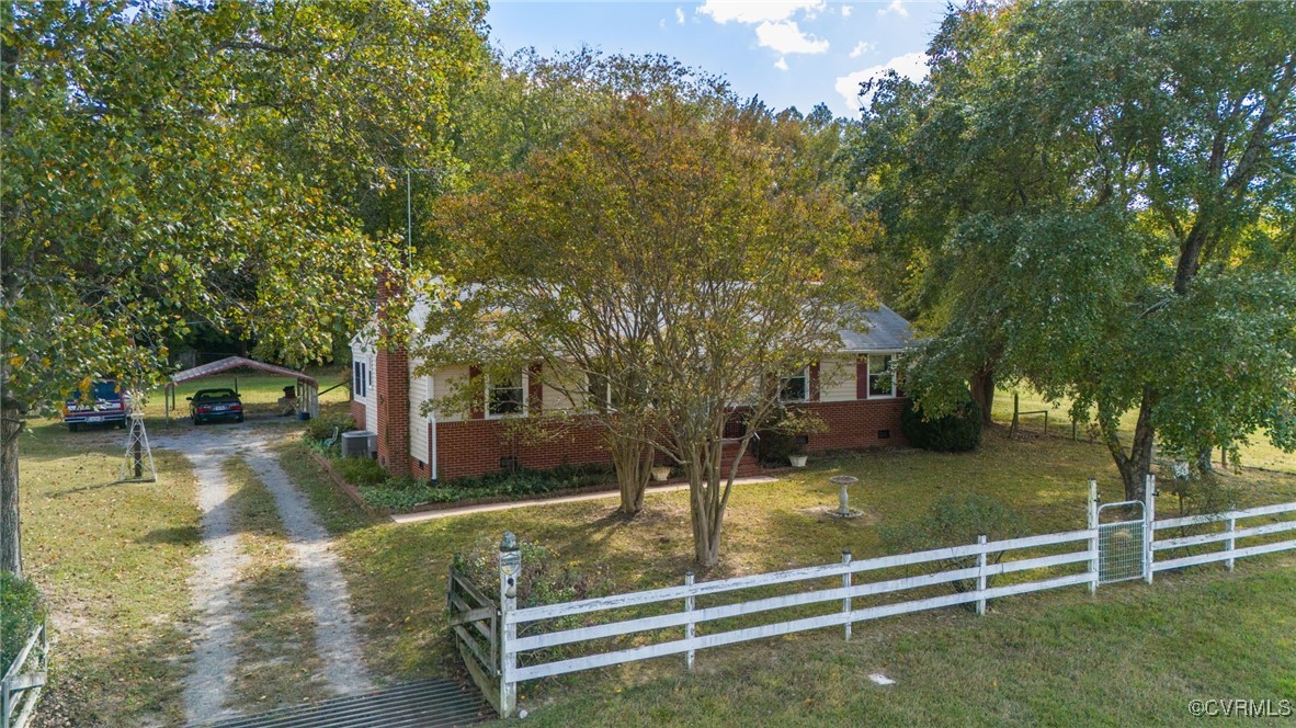 10522 Summer Hill Road Mechanicsville, VA 23116 - Photo 29 of 48 a view of a swimming pool with a bench in the patio