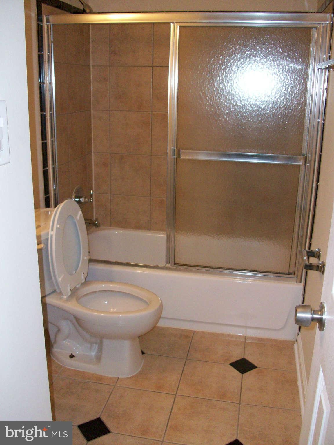 9285 Taney Road Manassas, VA 20110 - Photo 8 of 13 Bath