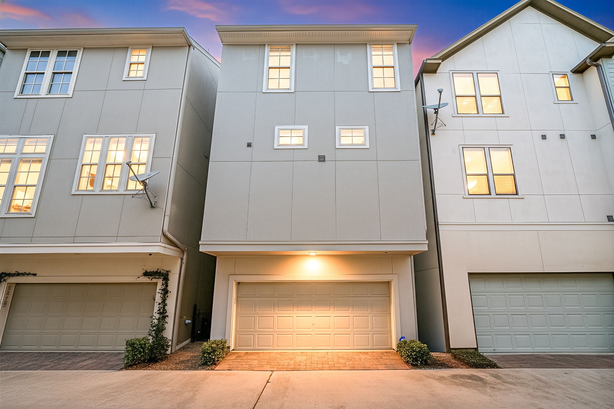 3277 Maxroy Street Houston, TX 77008 - Photo 25 of 27 a view of a fireplace in a room