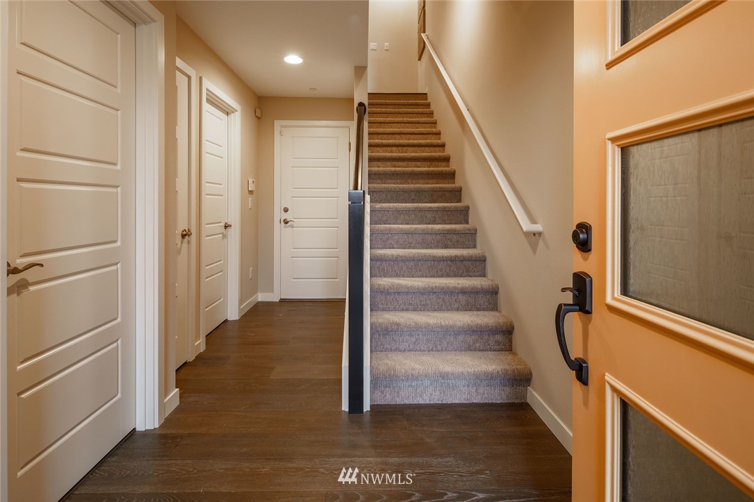 619 238th Street Southeast, Unit B Bothell, WA 98021 - Photo 3 of 20 a view of entryway