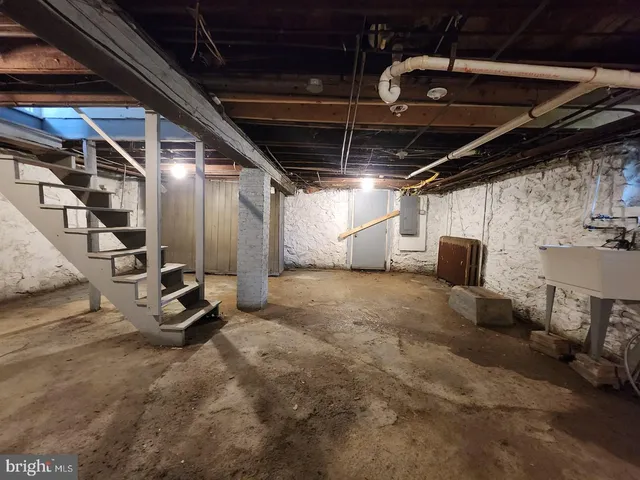 a view of backyard with a small cabin