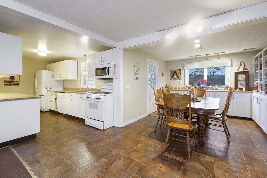 17 Fred Jackson Road Southwick, MA 01077 - Photo 10 of 27 Gallery Image 10