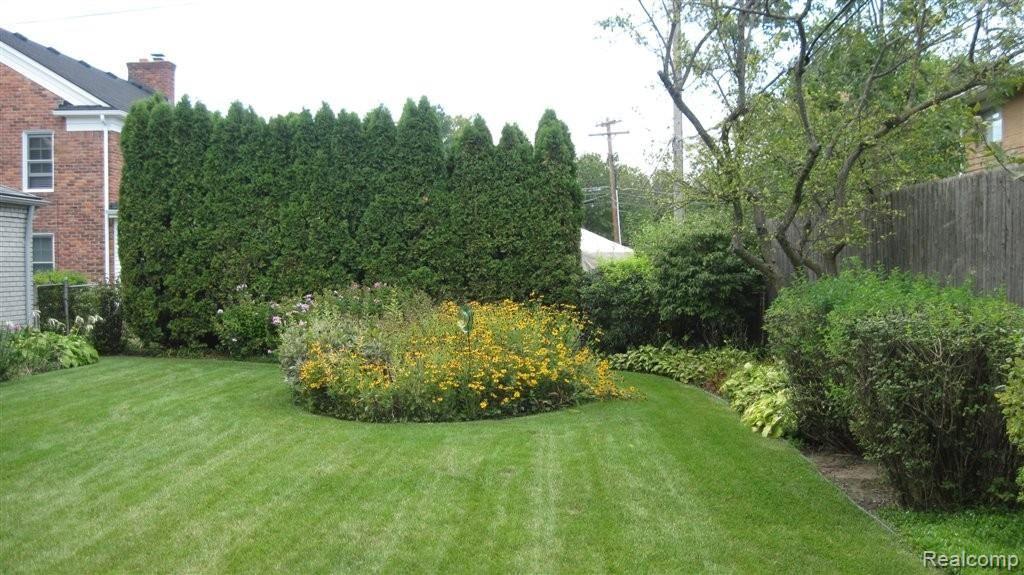 584 Thorntree Road Grosse Pointe, MI 48236 - Photo 13 of 17 IMG_1330.JPG