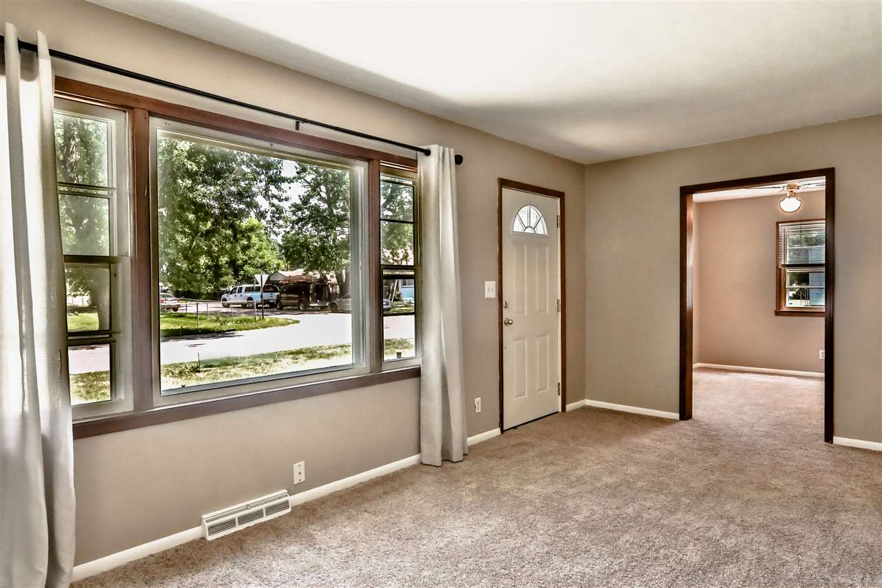 437 Kennon Road Rockford, IL 61109 - Photo 3 of 13 Gallery Image 3