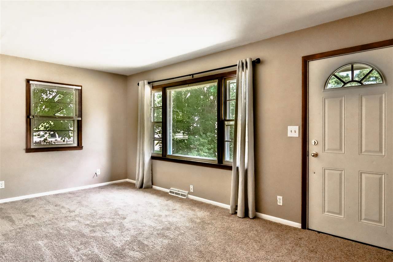 437 Kennon Road Rockford, IL 61109 - Photo 4 of 13 Gallery Image 4