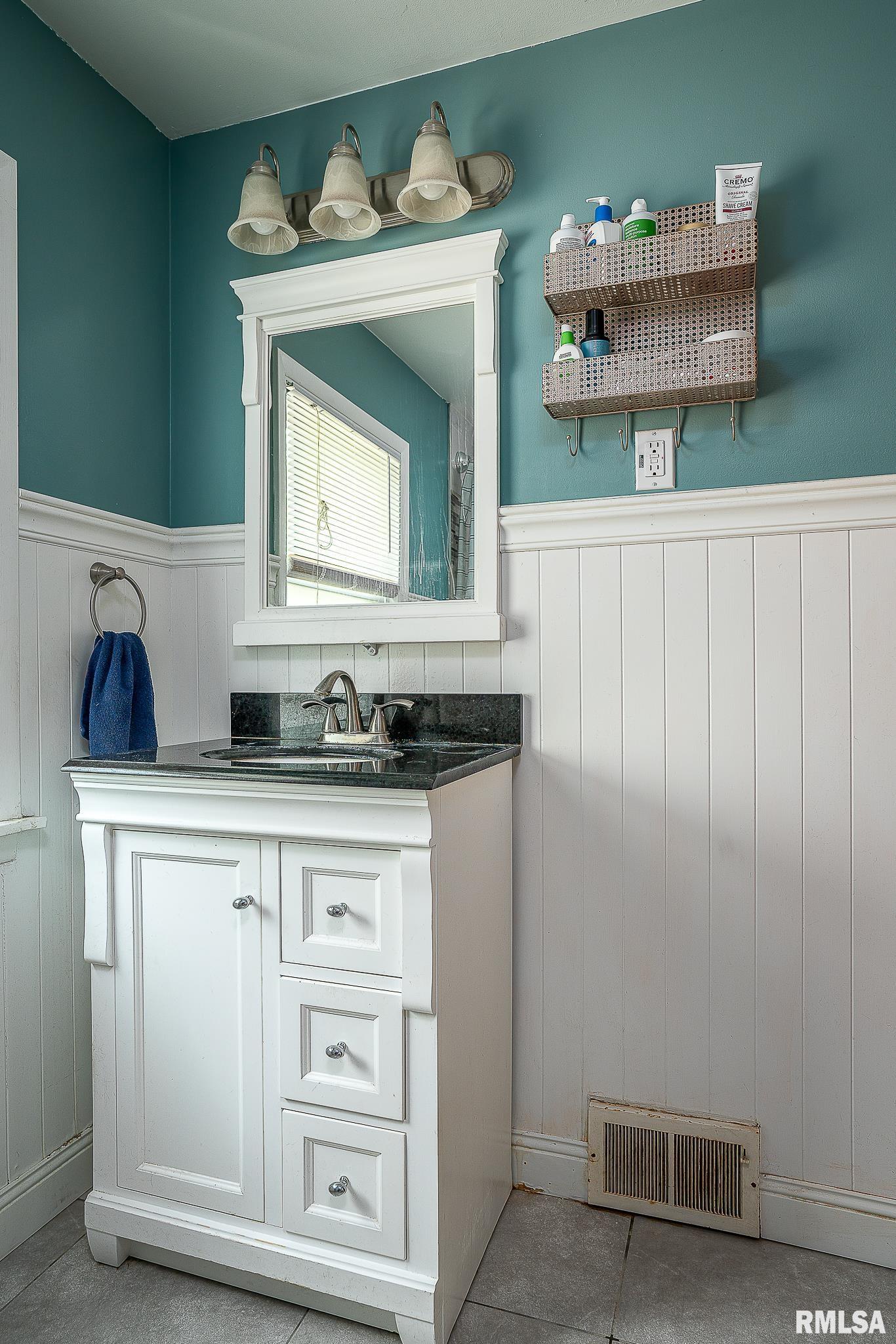 2522 Middle Road Davenport, IA 52803 - Photo 13 of 15 Gallery Image 13