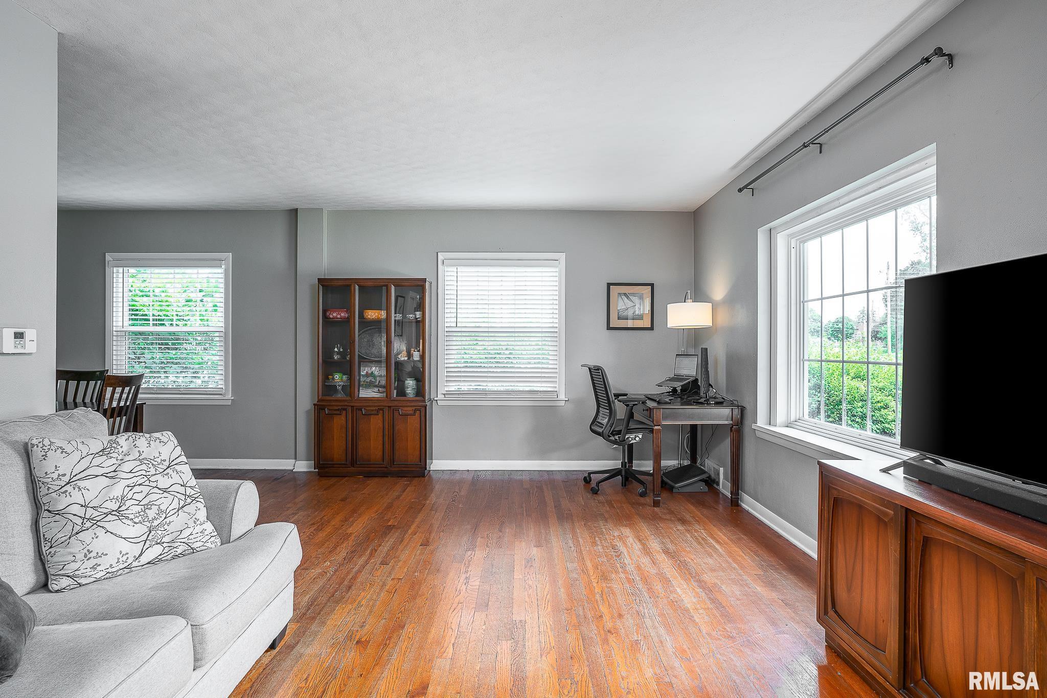 2522 Middle Road Davenport, IA 52803 - Photo 4 of 15 Gallery Image 4