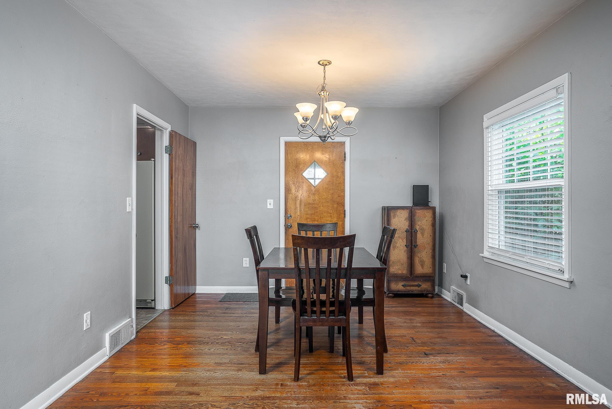 2522 Middle Road Davenport, IA 52803 - Photo 5 of 15 Gallery Image 5