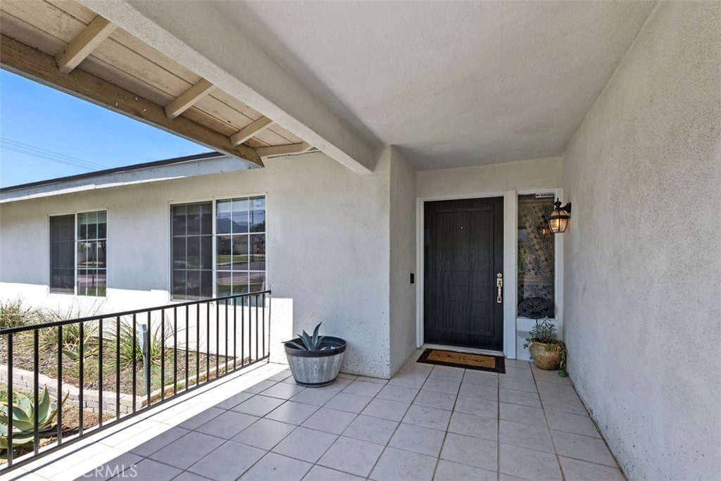 895 West Crestview Street Corona, CA 92882 - Photo 3 of 25