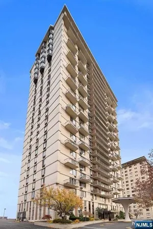 $1,895 | 160 Overlook Avenue, Unit 5E2, Hackensack, NJ 07601