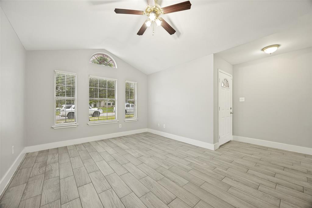 1009 Enlow Circle Commerce, TX 75428 - Photo 2 of 25