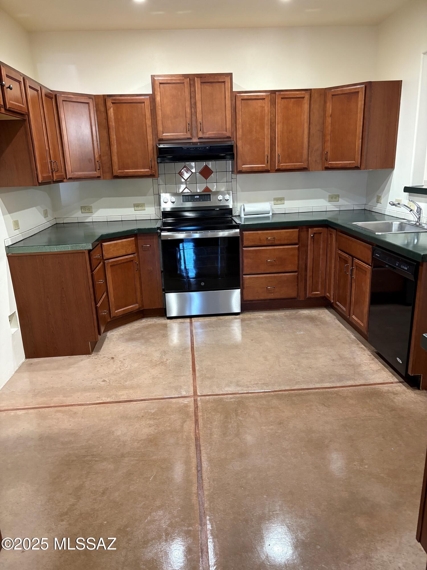 1040 East Halcyon Road Tucson, AZ 85719 - Photo 3 of 16
