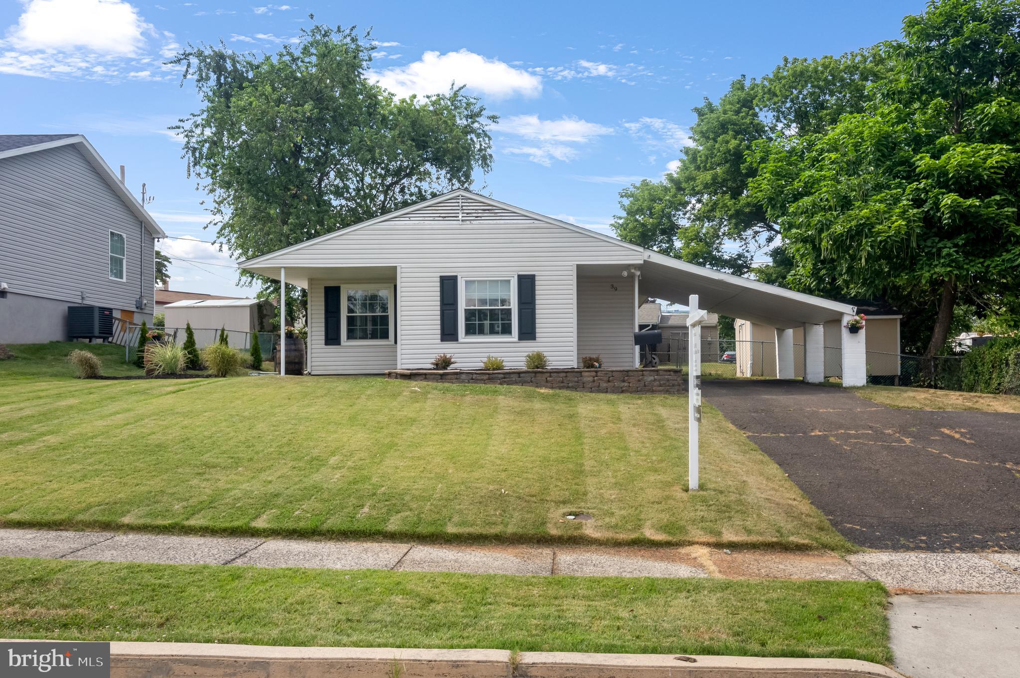 39 Deepgreen Lane Levittown, PA 19055 - Photo 2 of 20