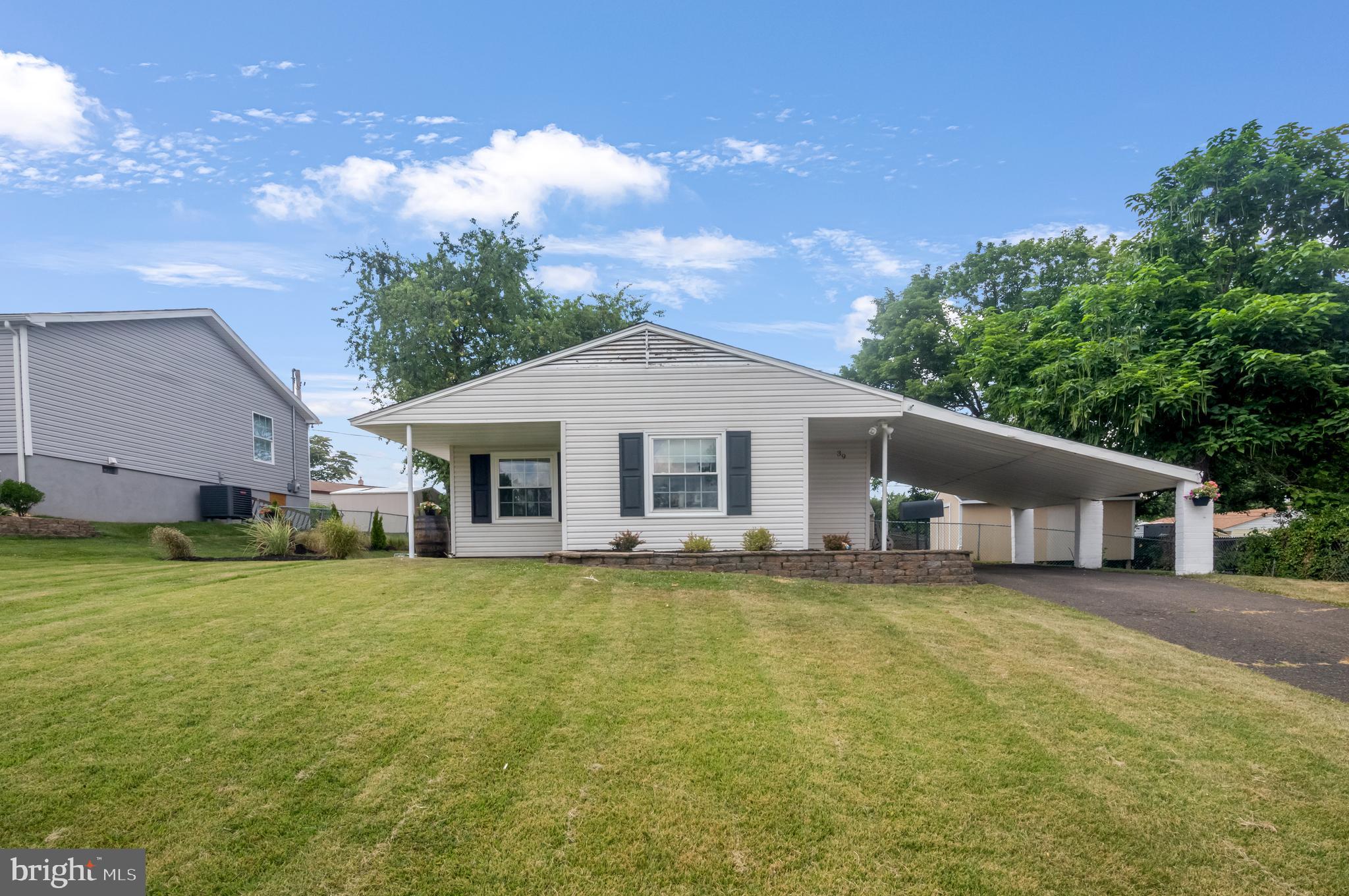 39 Deepgreen Lane Levittown, PA 19055 - Photo 3 of 20