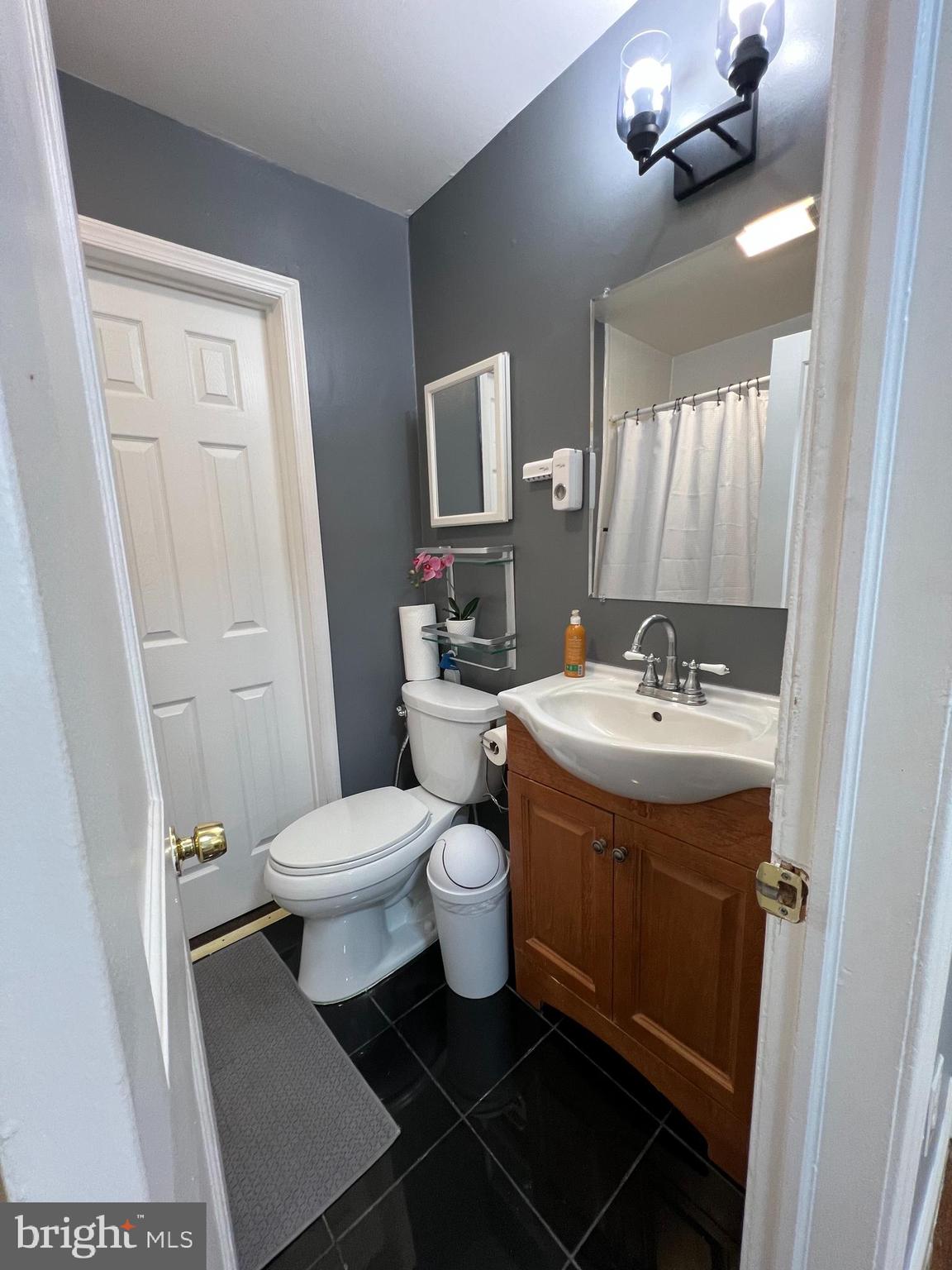 12220 Centerhill Street Silver Spring, MD 20902 - Photo 37 of 73 Second floor bathroom