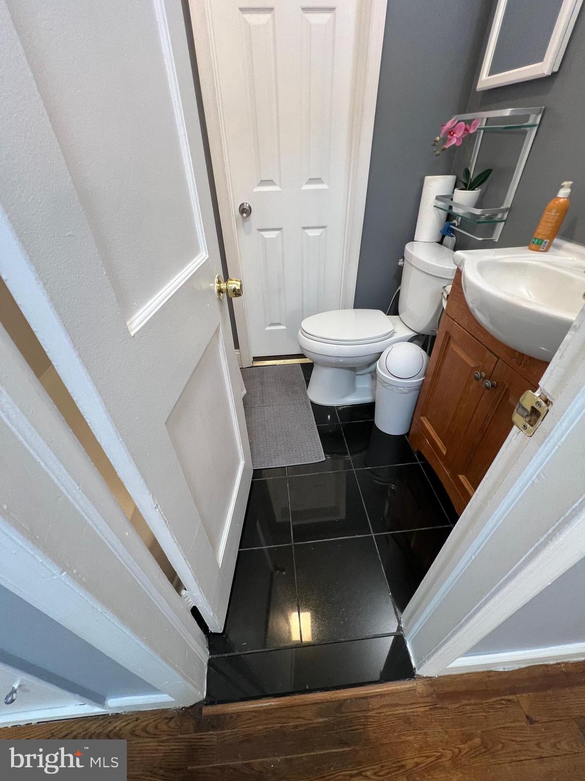 12220 Centerhill Street Silver Spring, MD 20902 - Photo 38 of 73 Main house bathroom