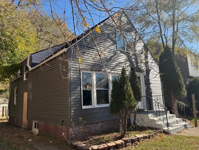 a house view with a outdoor space