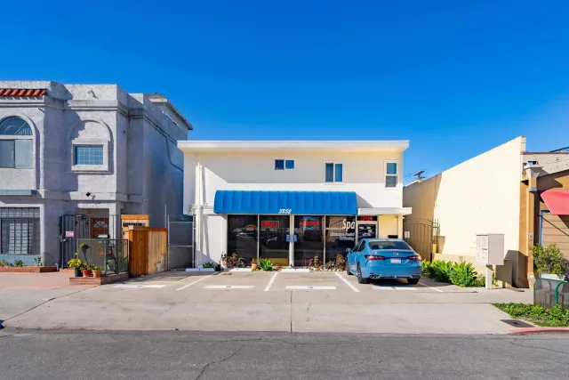 a car parked in front of a building