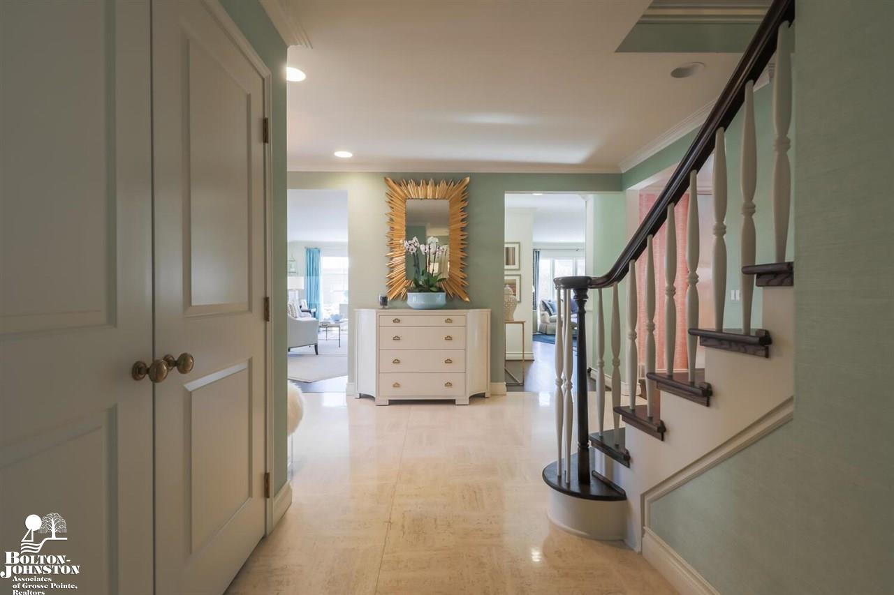 9 Stratton Place Grosse Pointe Shores, MI 48236 - Photo 14 of 68