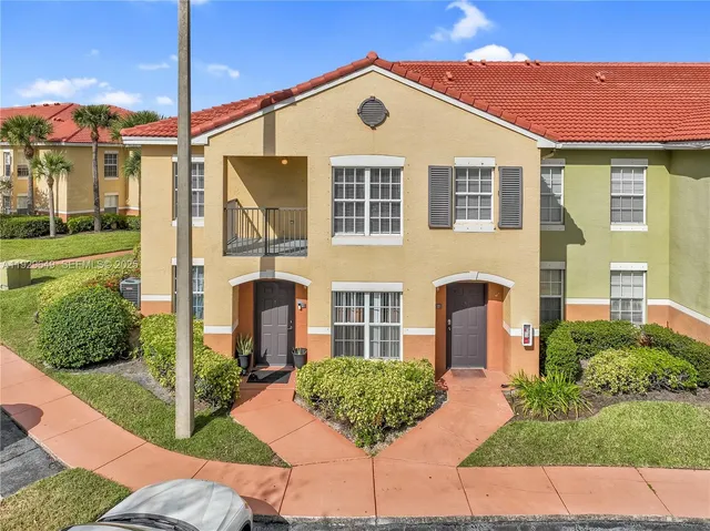 $284,900 | 10288 Fox Trail Road South, Unit 302, Royal Palm Beach, FL 33411
