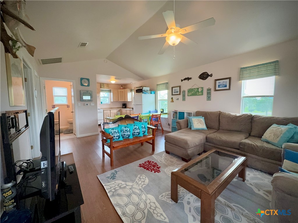 111 Springfield Avenue Port Lavaca, TX 77979 - Photo 16 of 34