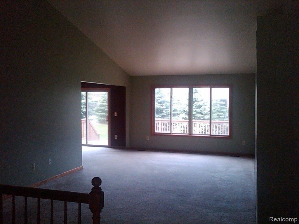 30113 Raintree Circle, Unit 75 New Baltimore, MI 48047 - Photo 9 of 11 Living room