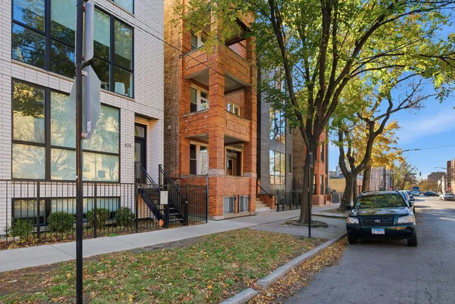 $2,150 | 823 North Hoyne Avenue, Unit 2, Chicago, IL 60622