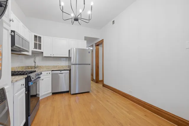 $2,150 | 823 North Hoyne Avenue, Unit 2, Chicago, IL 60622