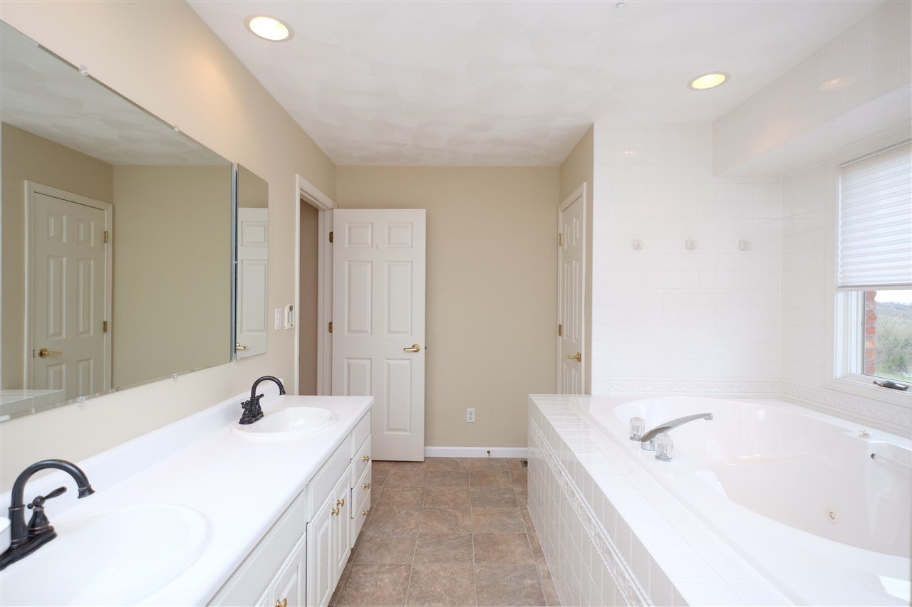6509 South Hollis Road Bartonville, IL 61607 - Photo 14 of 36 Gallery Image 14