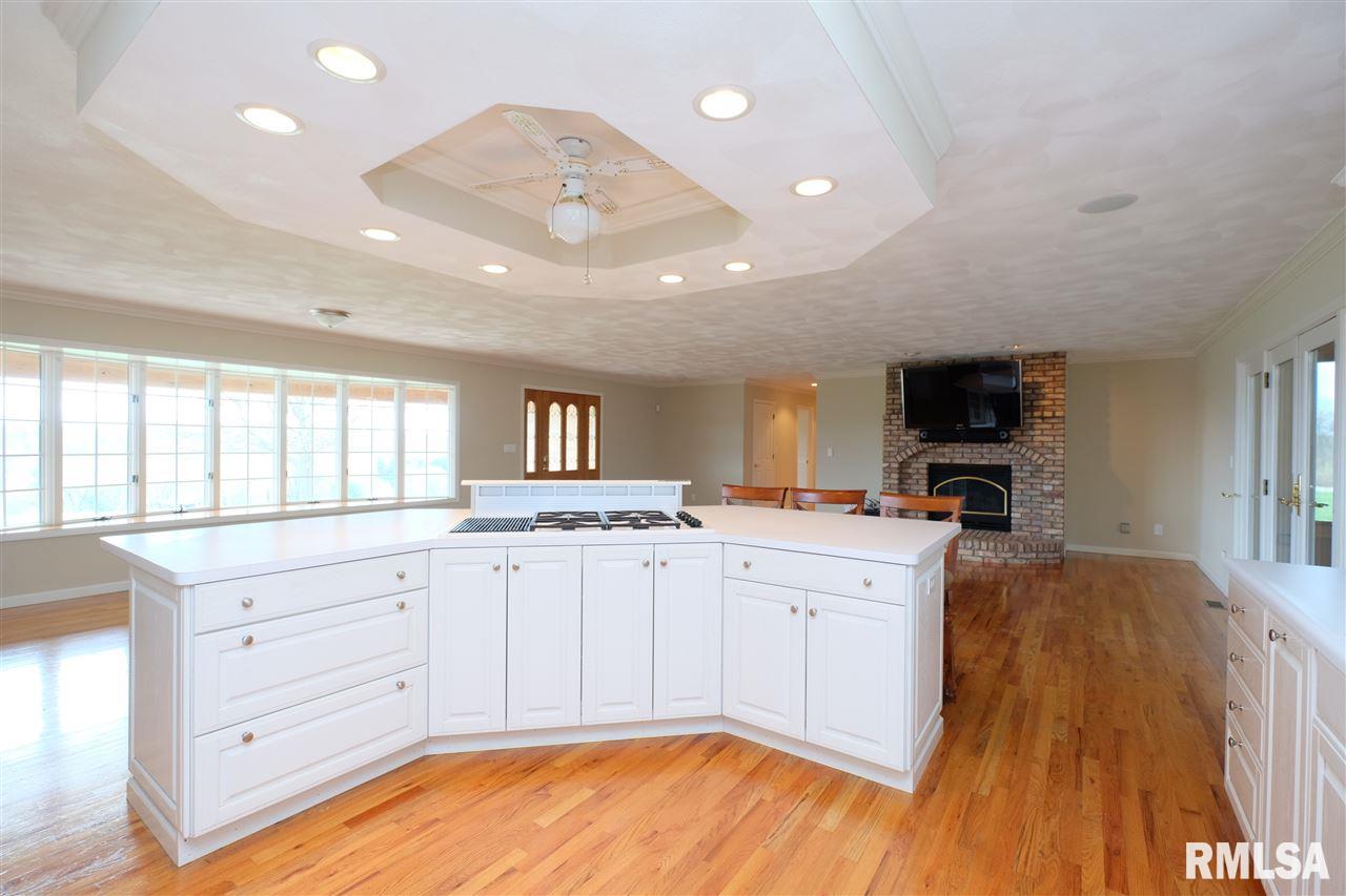 6509 South Hollis Road Bartonville, IL 61607 - Photo 8 of 36 Gallery Image 8