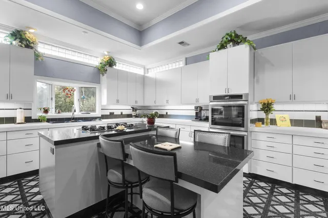 $525,000 | 901 Hackberry Lane, Canton, MS 39046