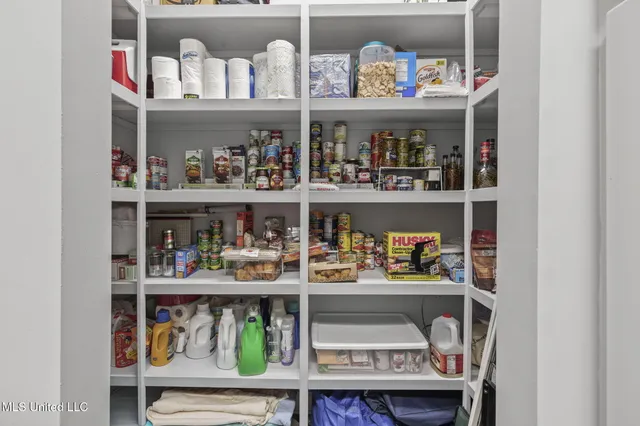 $525,000 | 901 Hackberry Lane, Canton, MS 39046