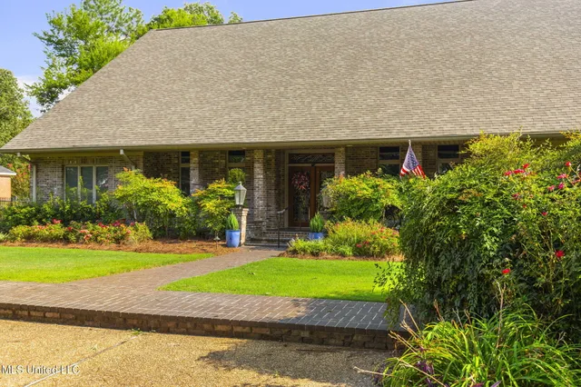 $525,000 | 901 Hackberry Lane, Canton, MS 39046