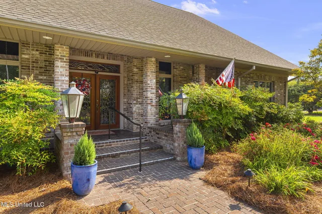 $525,000 | 901 Hackberry Lane, Canton, MS 39046