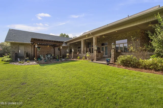 $525,000 | 901 Hackberry Lane, Canton, MS 39046