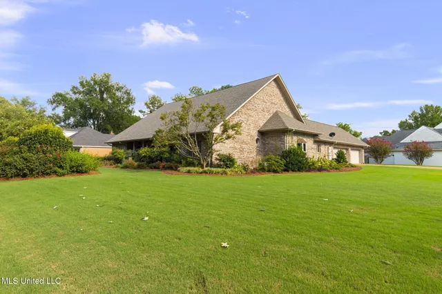 $525,000 | 901 Hackberry Lane, Canton, MS 39046