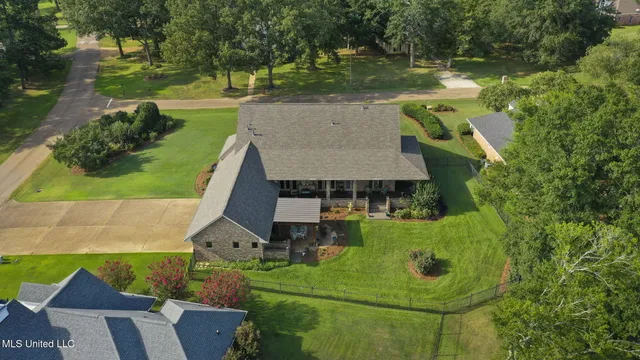 $525,000 | 901 Hackberry Lane, Canton, MS 39046