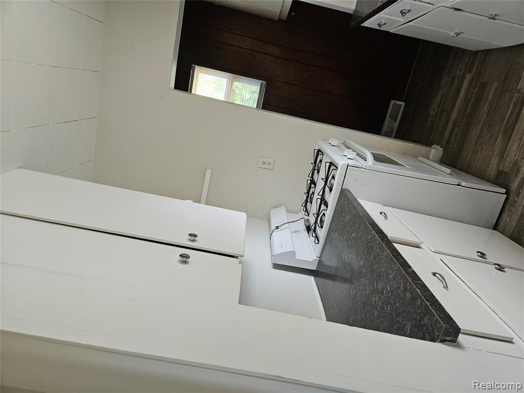 2032 Utley Road Flint, MI 48532 - Photo 5 of 11