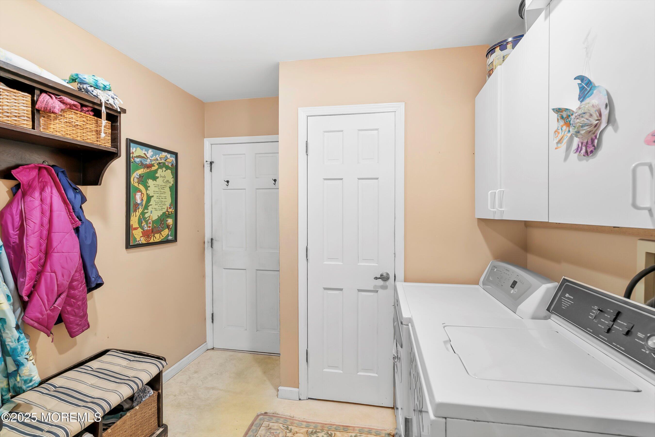 39 Primrose Lane Colts Neck, NJ 07722 - Photo 40 of 52 26-Laundry