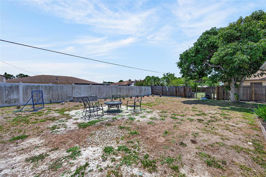 532 Center Road Venice, FL 34285 - Photo 59 of 68 a backyard of a house with lots of green space