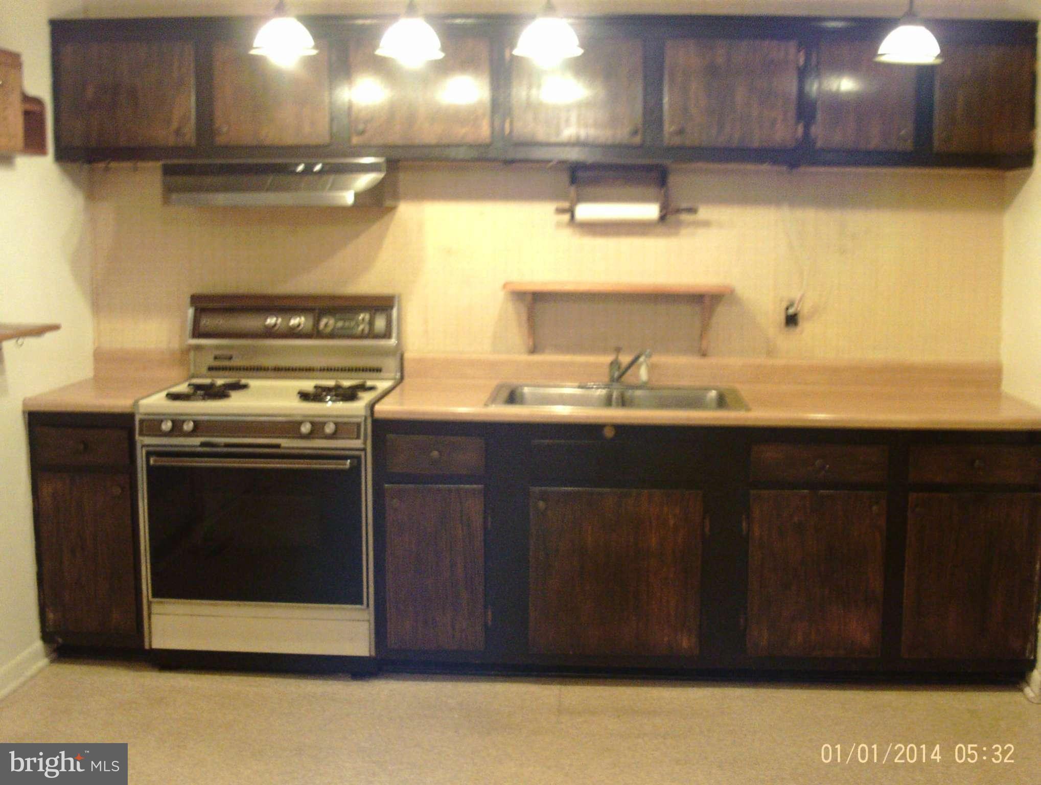 7827 Jamesford Road Baltimore, MD 21222 - Photo 11 of 27 Kitchen