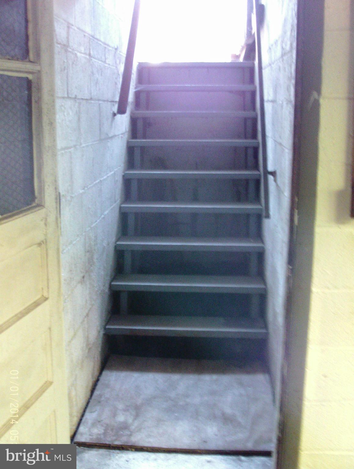 7827 Jamesford Road Baltimore, MD 21222 - Photo 27 of 27 Stairs outside