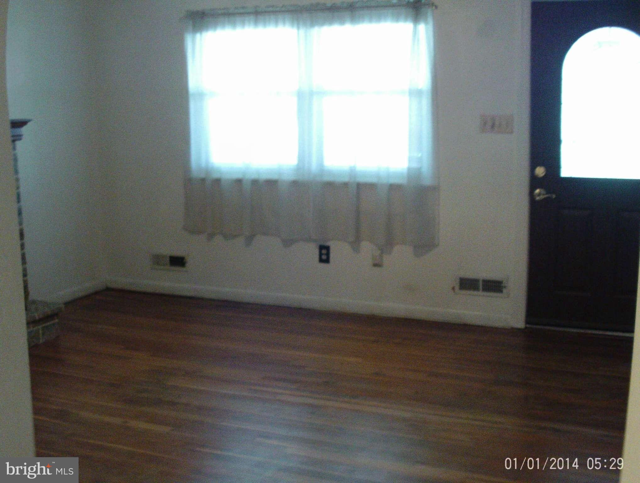 7827 Jamesford Road Baltimore, MD 21222 - Photo 8 of 27 Living Room